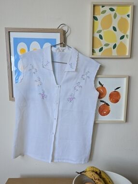Vtg White Button-down Embroidered Top
